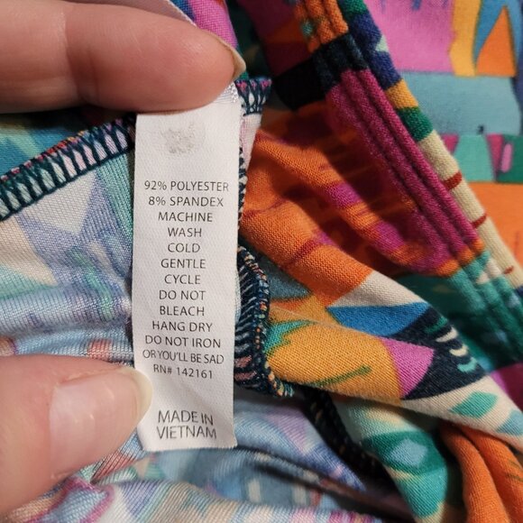 LuLaRoe Disney Women's One Size Multicolor Cinderella's Castle Print Leggings - Picture 4 of 4